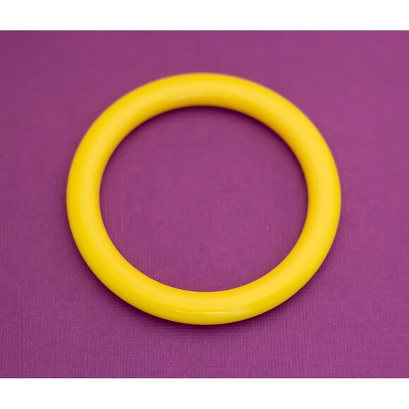 Vintage Boho Yellow Bangle Bracelet by Avon 8 Inches - Q2 - Picture 1 of 2